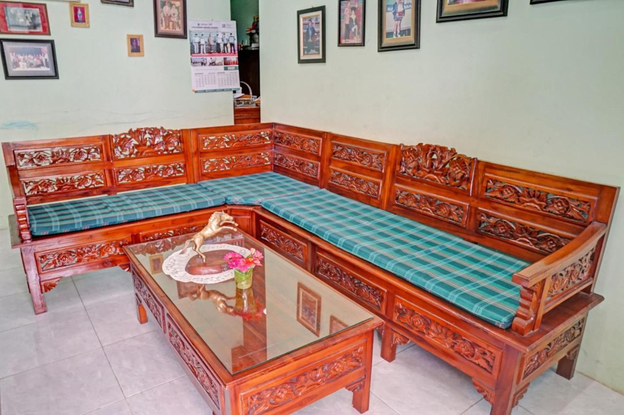 Oyo 90729 Sekar Guest House Джембер Экстерьер фото