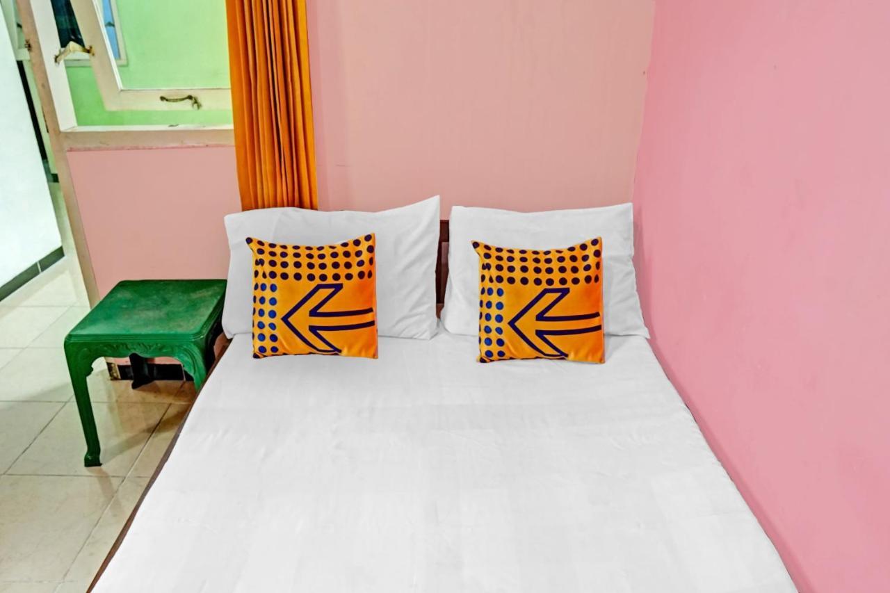 Oyo 90729 Sekar Guest House Джембер Экстерьер фото