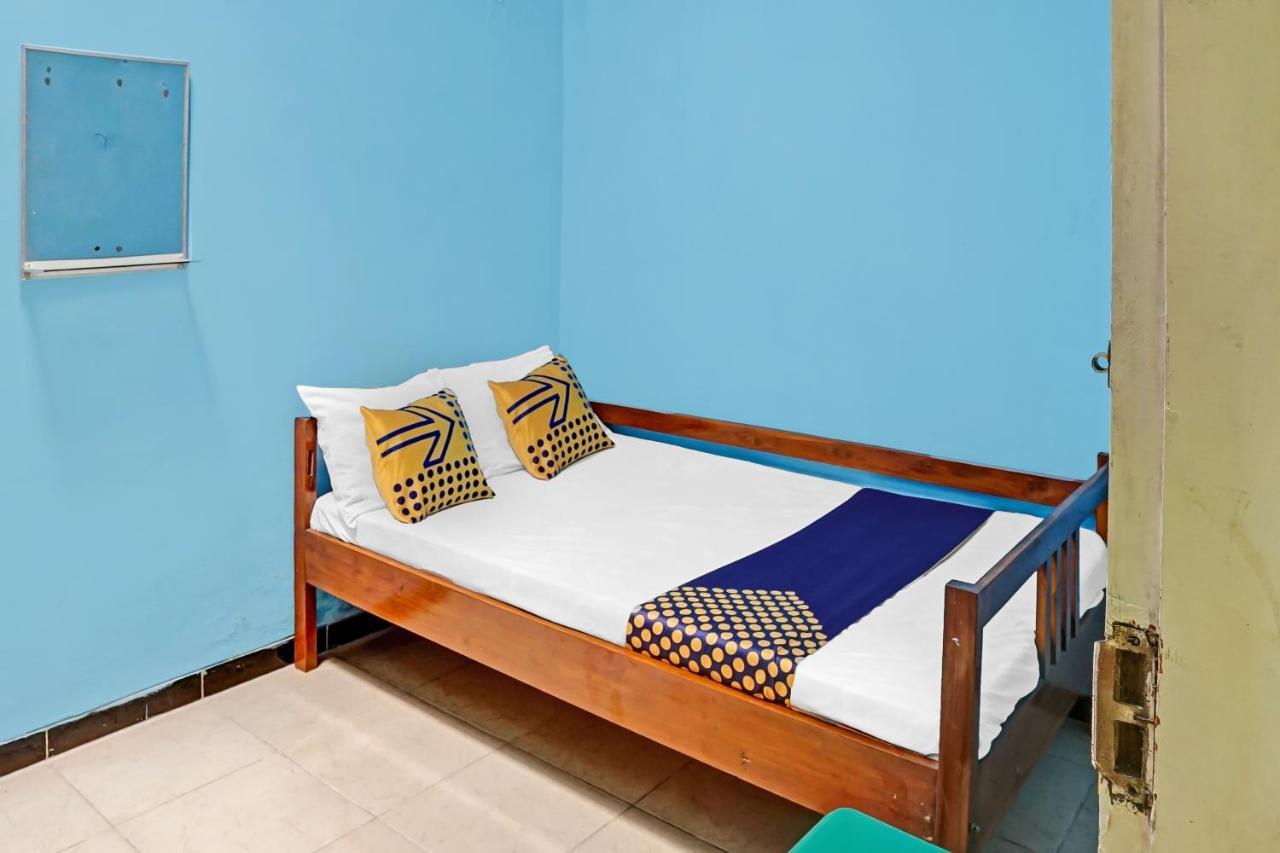 Oyo 90729 Sekar Guest House Джембер Экстерьер фото