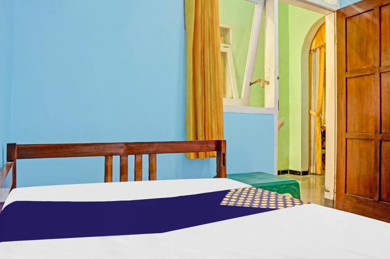 Oyo 90729 Sekar Guest House Джембер Экстерьер фото