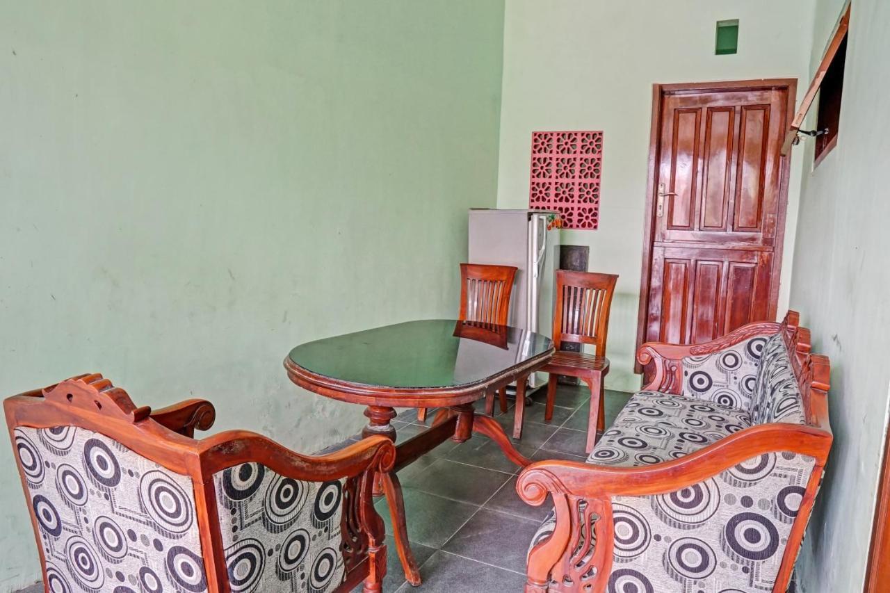 Oyo 90729 Sekar Guest House Джембер Экстерьер фото